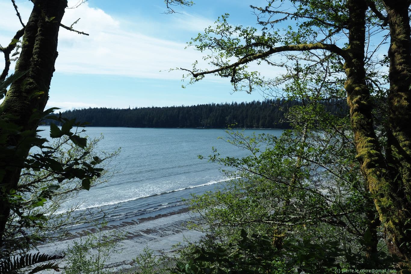 Vue de la plage depuis le sentier de la Côte Ouest