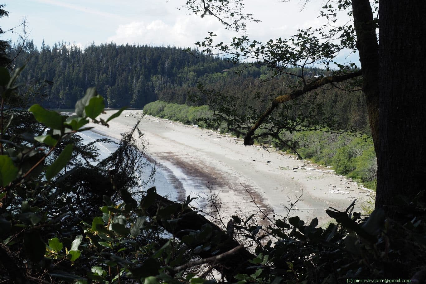 Autre vue de la plage depuis le sentier de la Côte Ouest