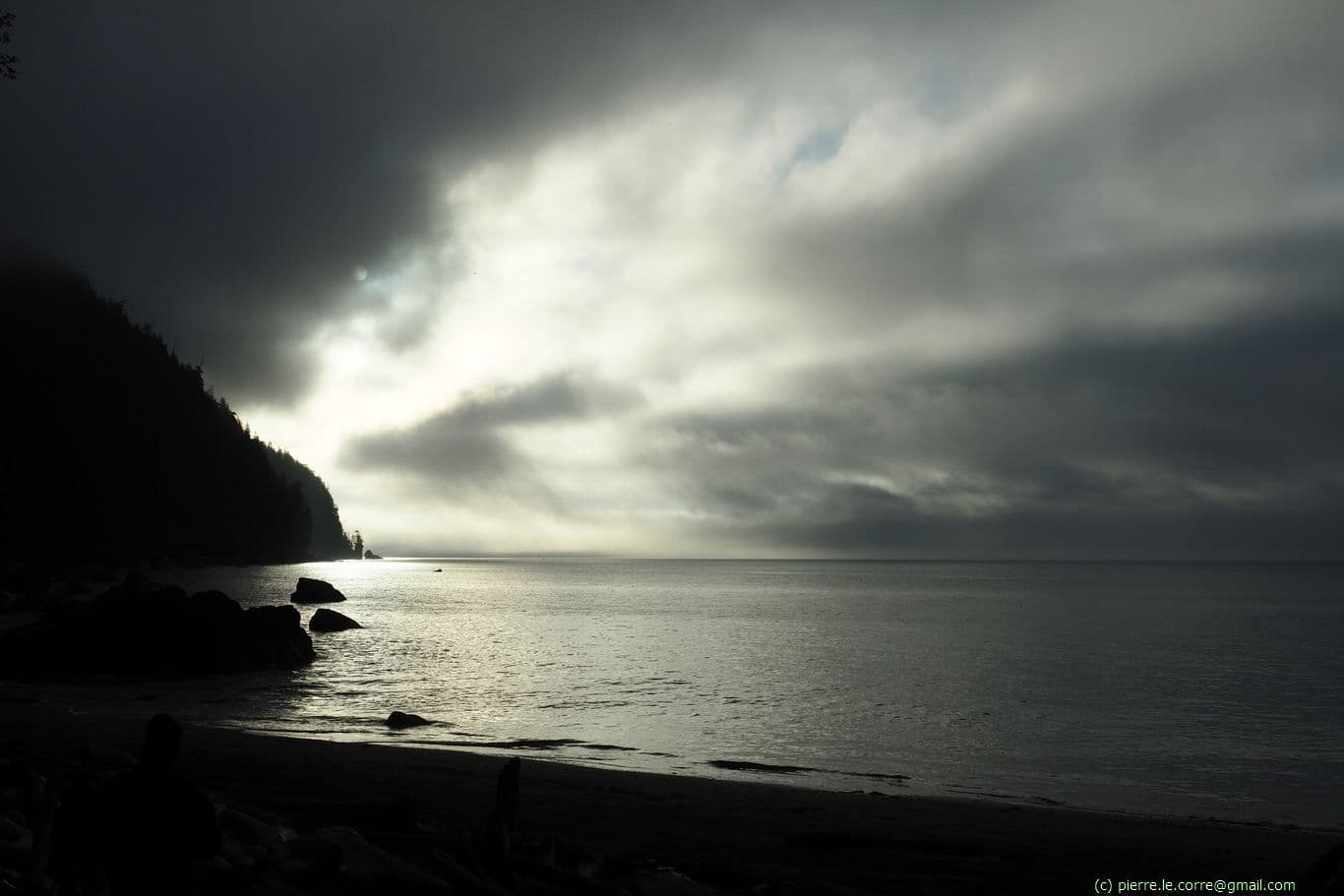 Superbe lever de soleil et coucher de lune dans la brume à Thrasher Cove