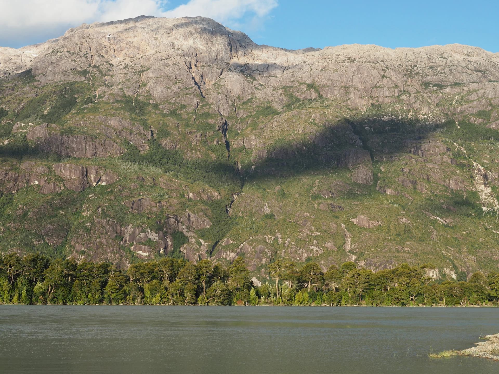 Bivouac près de Caleta Tortel au bord de la X-904