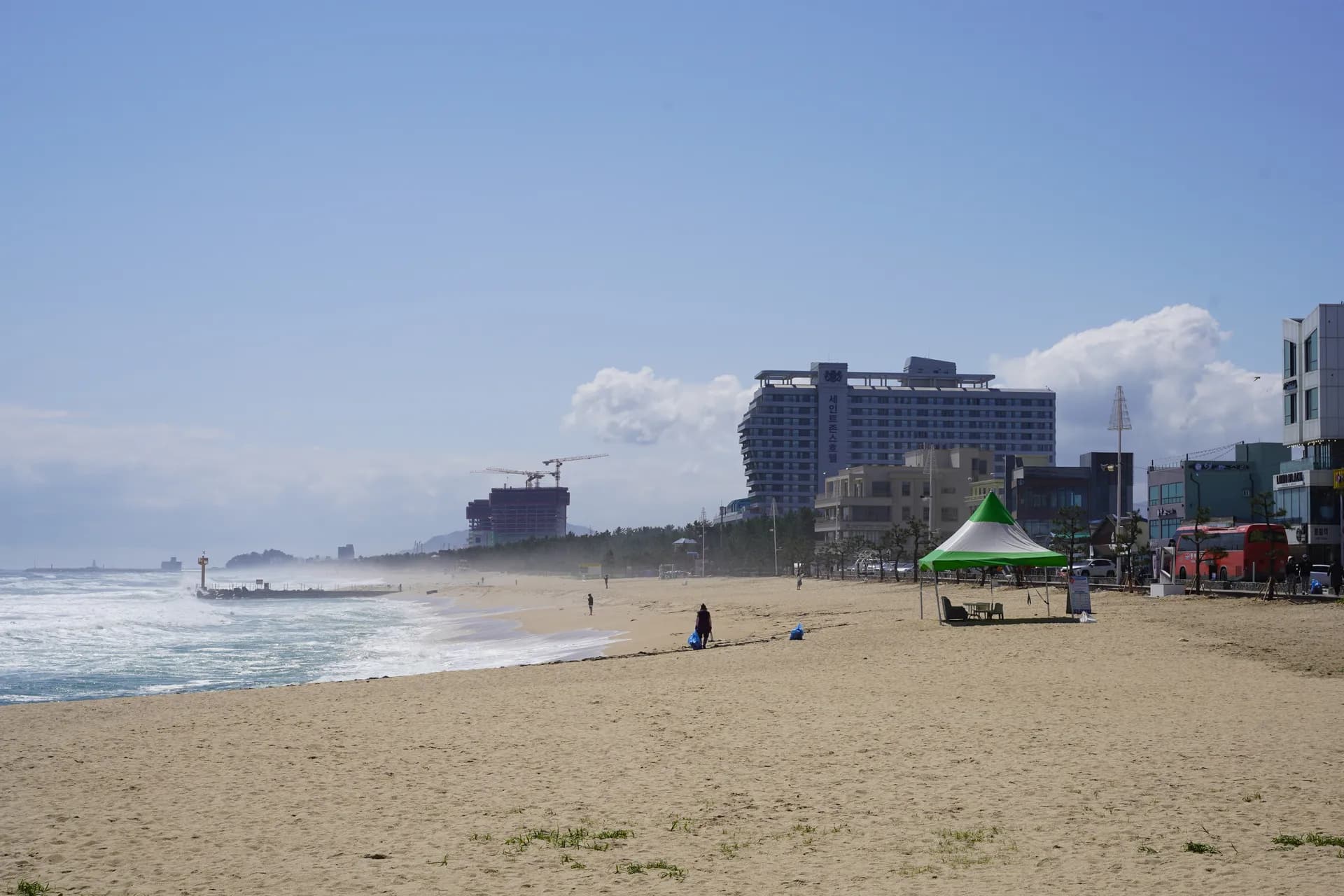 Another view of the waterfront in Gangneung 