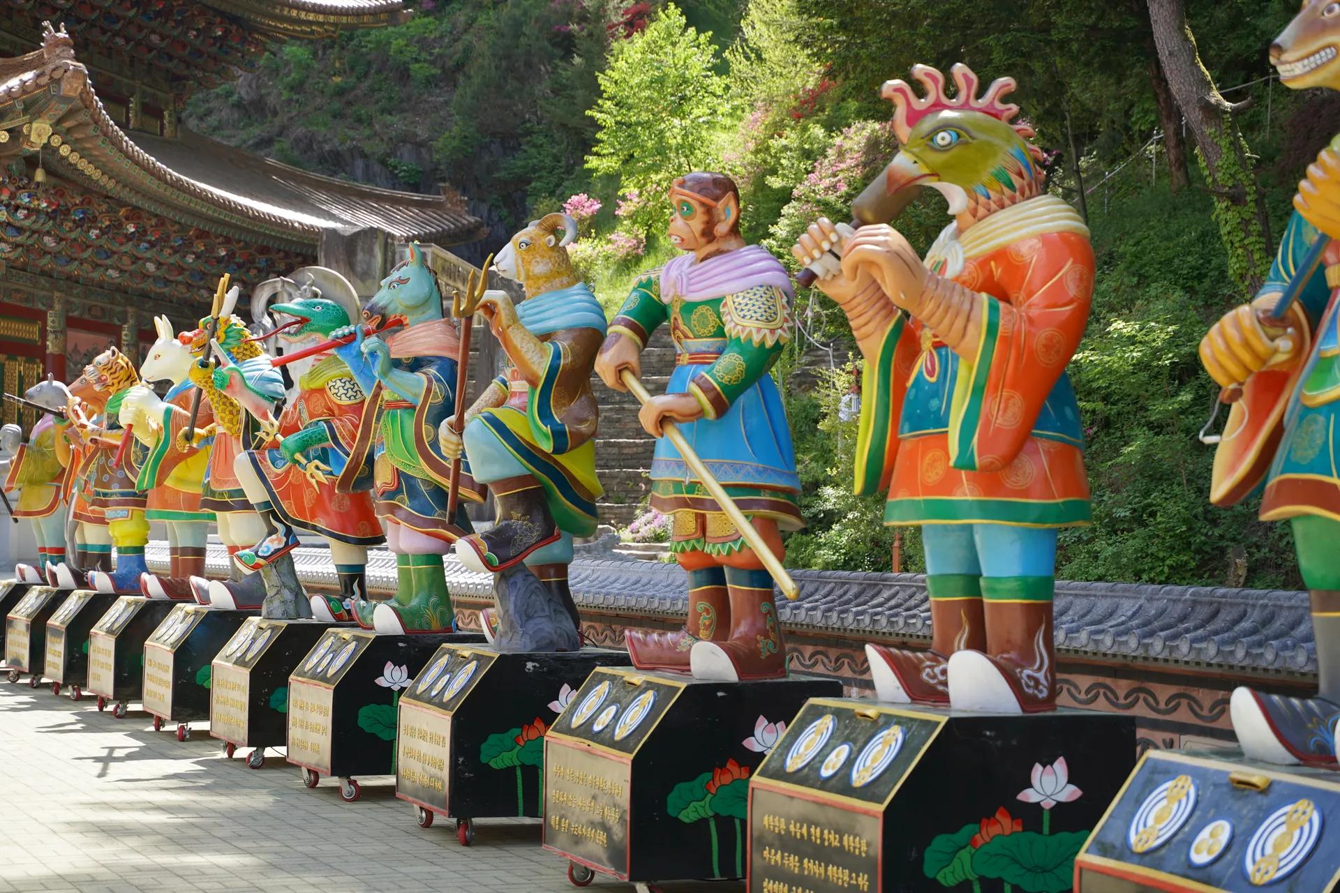 Statues du temple de Guinsa