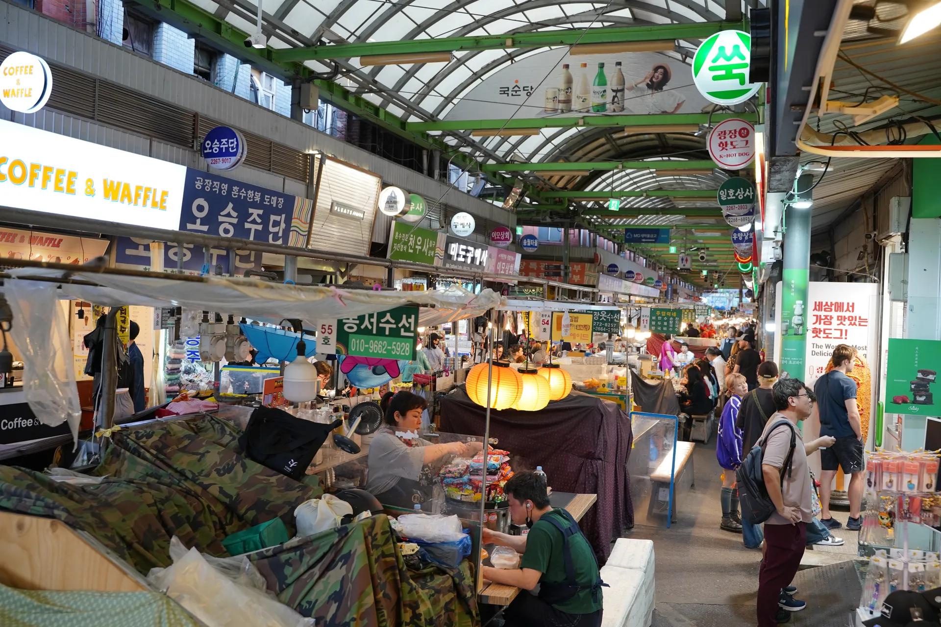 Dinner of a vegetarian barley-based bibimbap in the lively Gwangjang market 