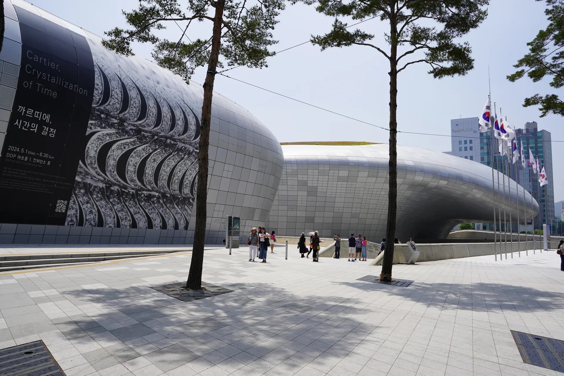 Thursday, May 23: visit to the DDP Dongdaemun Design Plaza museum in Seoul