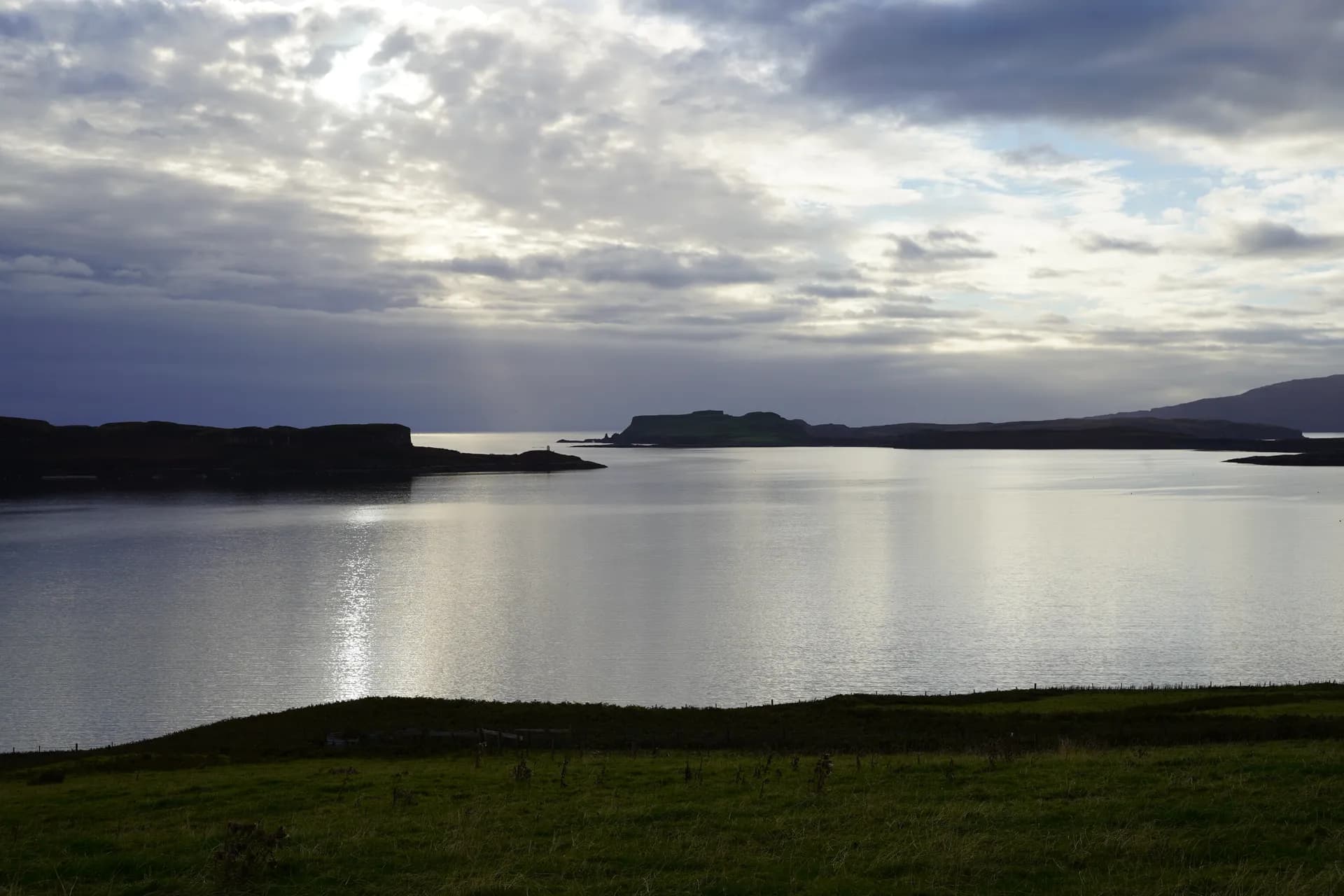 Vue depuis le parking de la ruine Dun Beag Broc où je passerai la nuit (près de Struan), A863, Isle of Skye