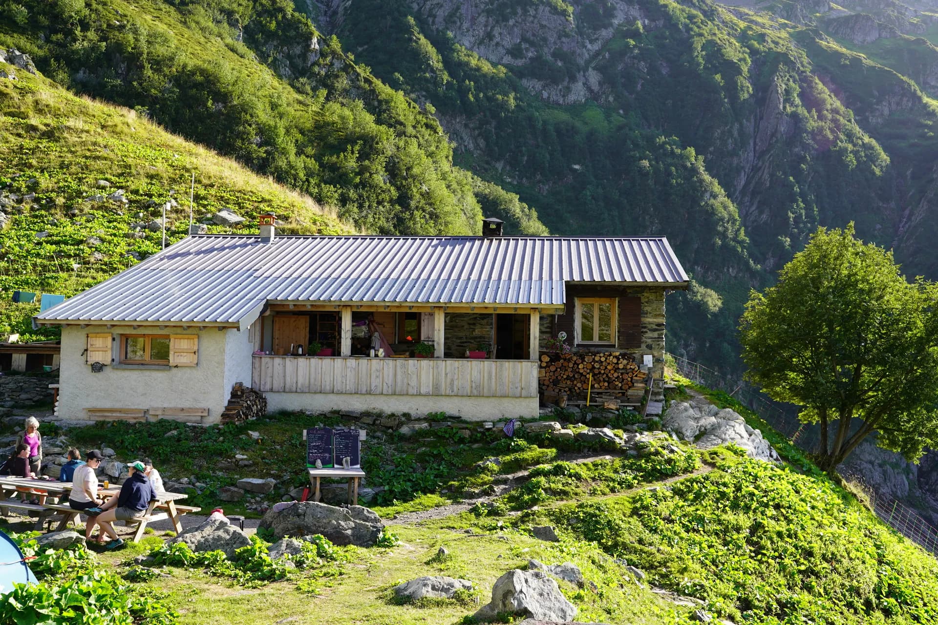 Refuge de L'Oule (alt. 1840 m)