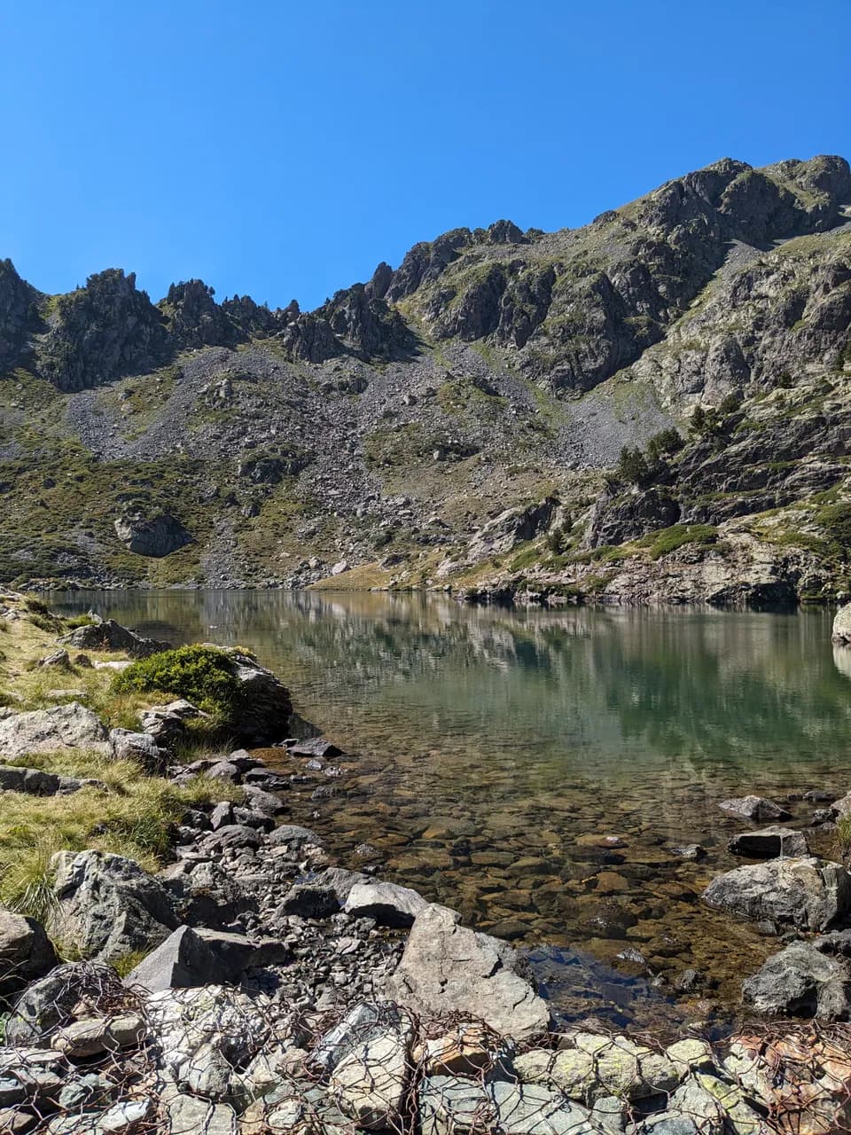 Rest time in the afternoon, around Lake Merlat (20 minutes from the Pra refuge)