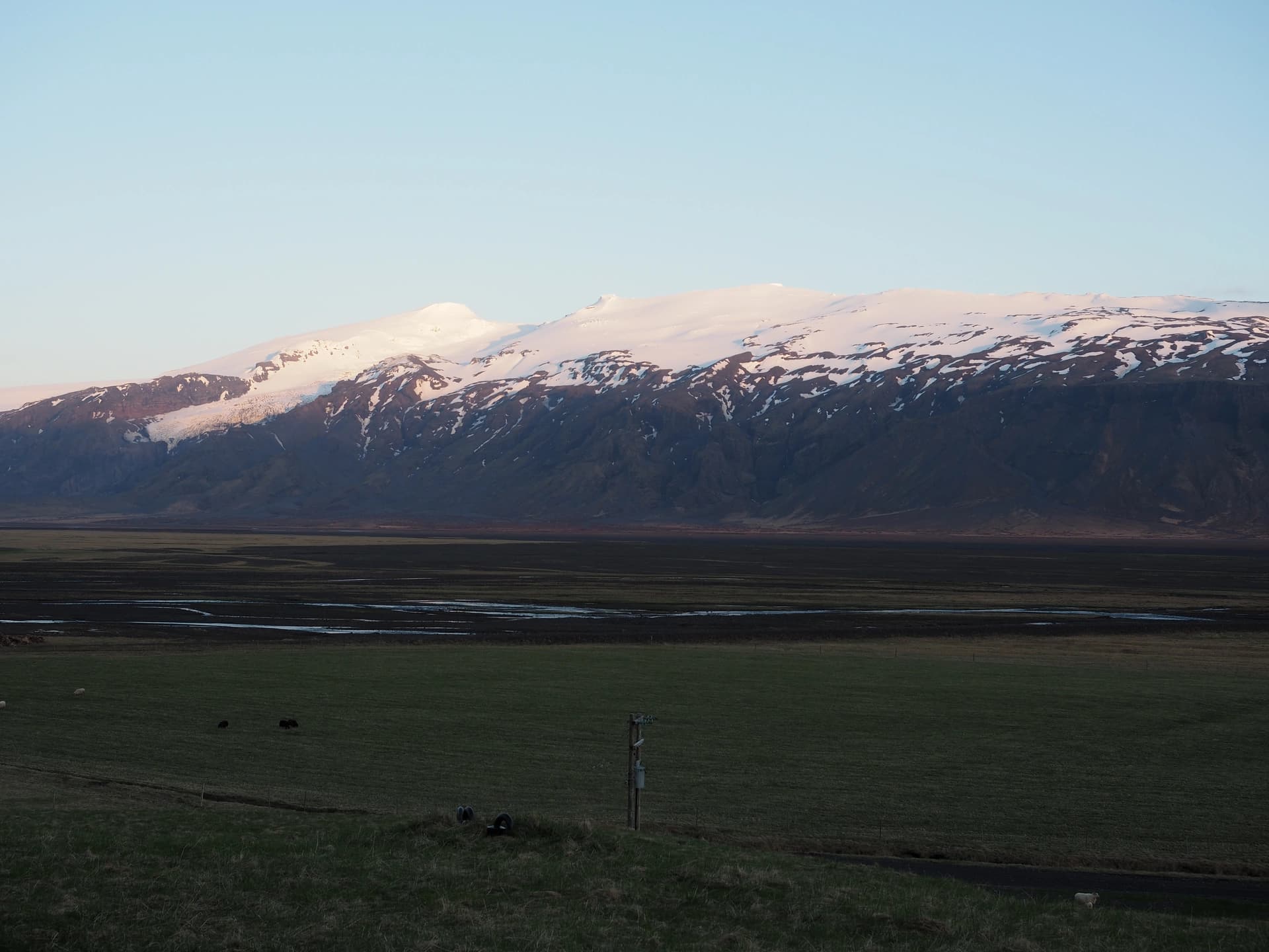 Photo du volcan Eyjafjallajökull depuis l'auberge de jeunesse Fljotsdalur (lumières de fin de journée)