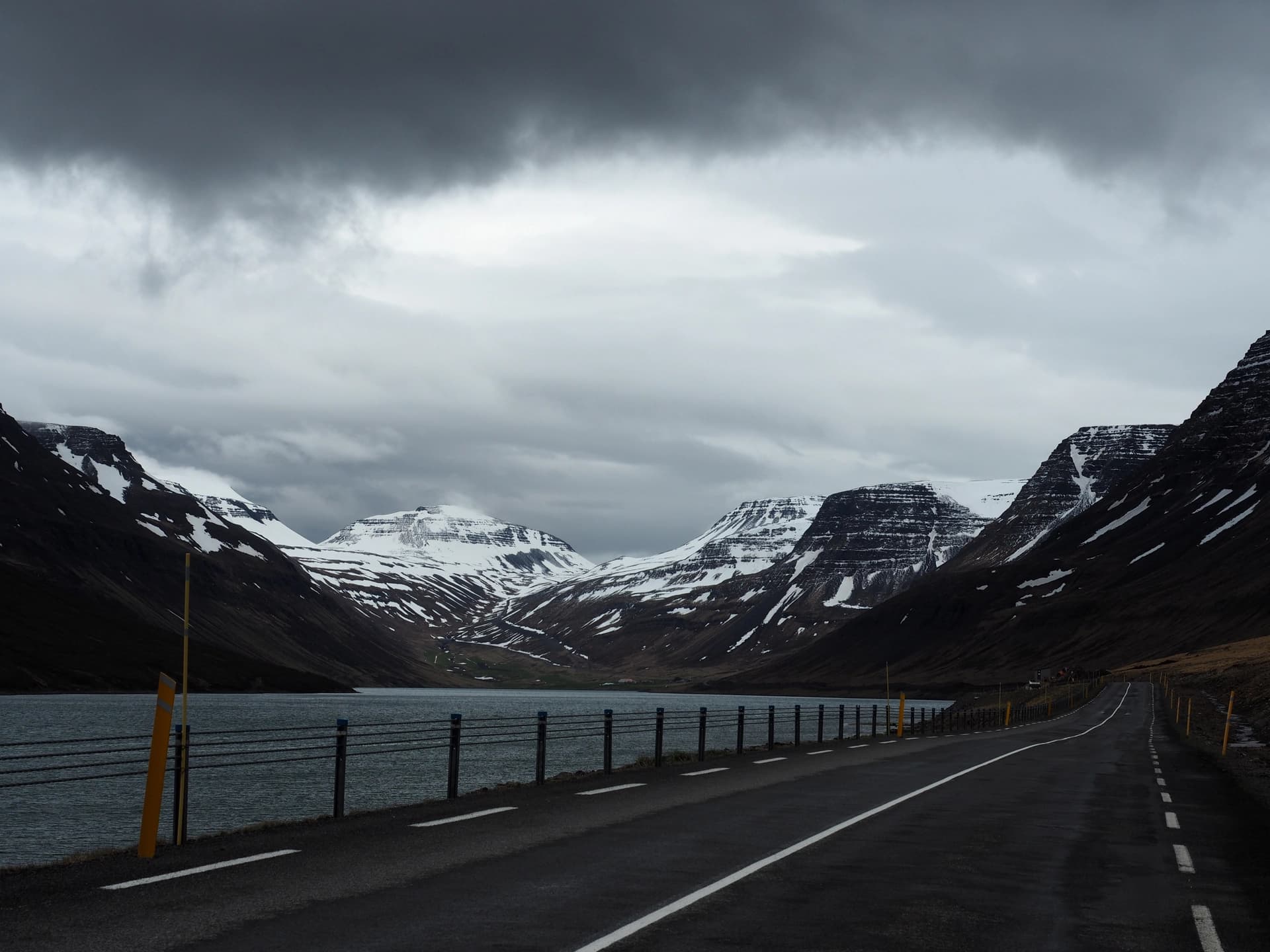 Route dans les fjords