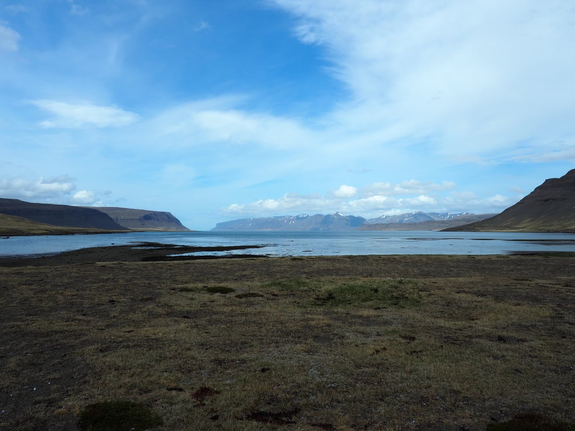 Le hot pot bassin naturel en pierre (40°C) de Reykjarfardarlaug