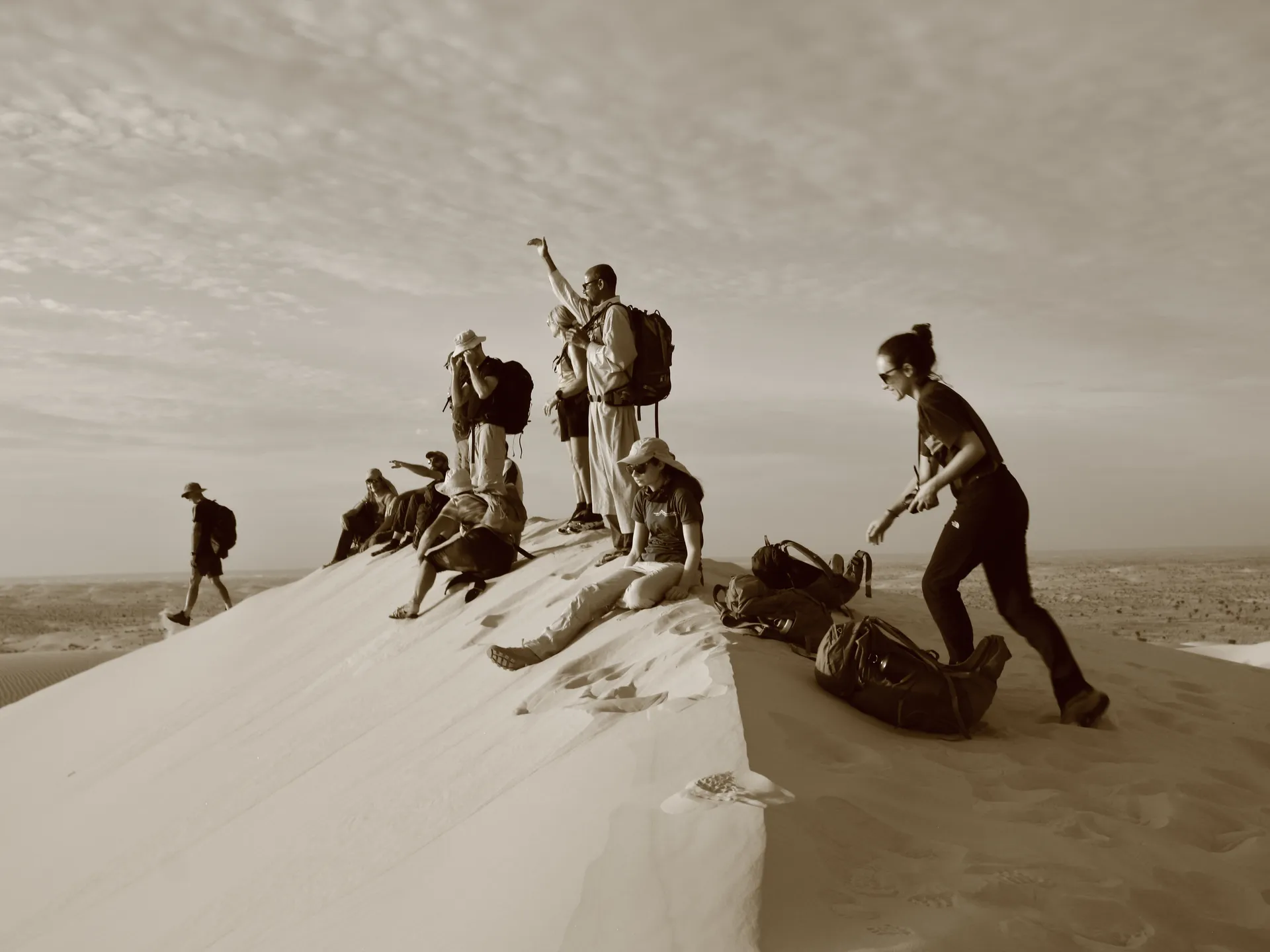 Pause on a high dune, in sepia (photo credit Sandrine)