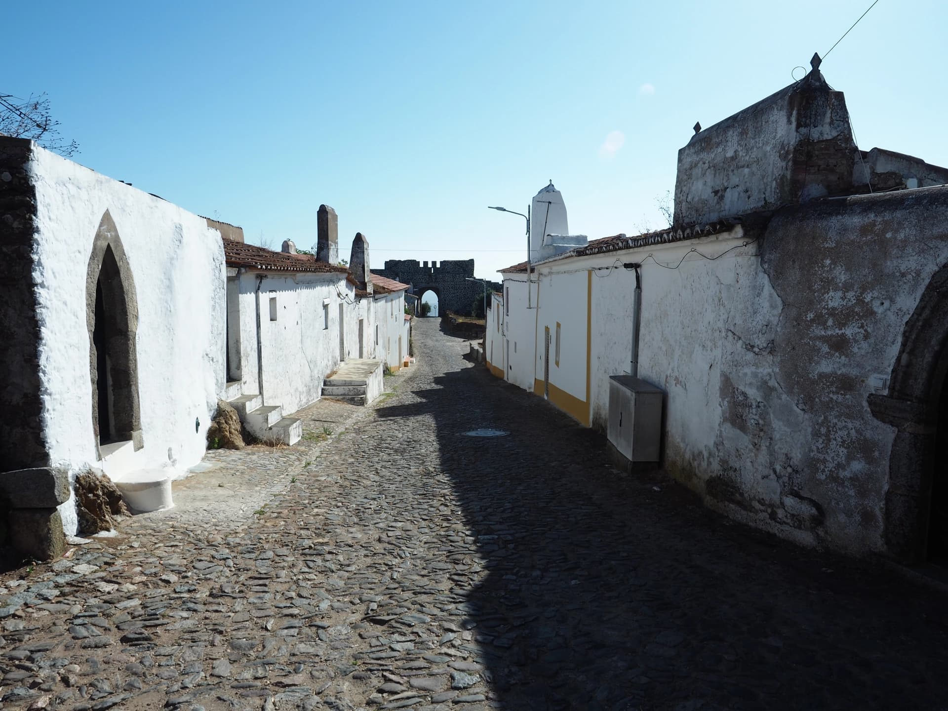 La rue principale d'Evora Monte