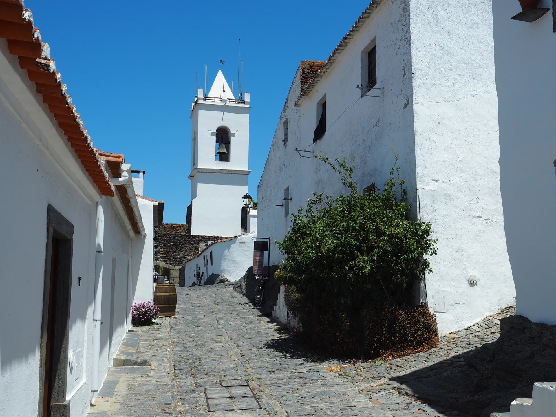 Le clocher de l'une des 6 églises de Monsaraz