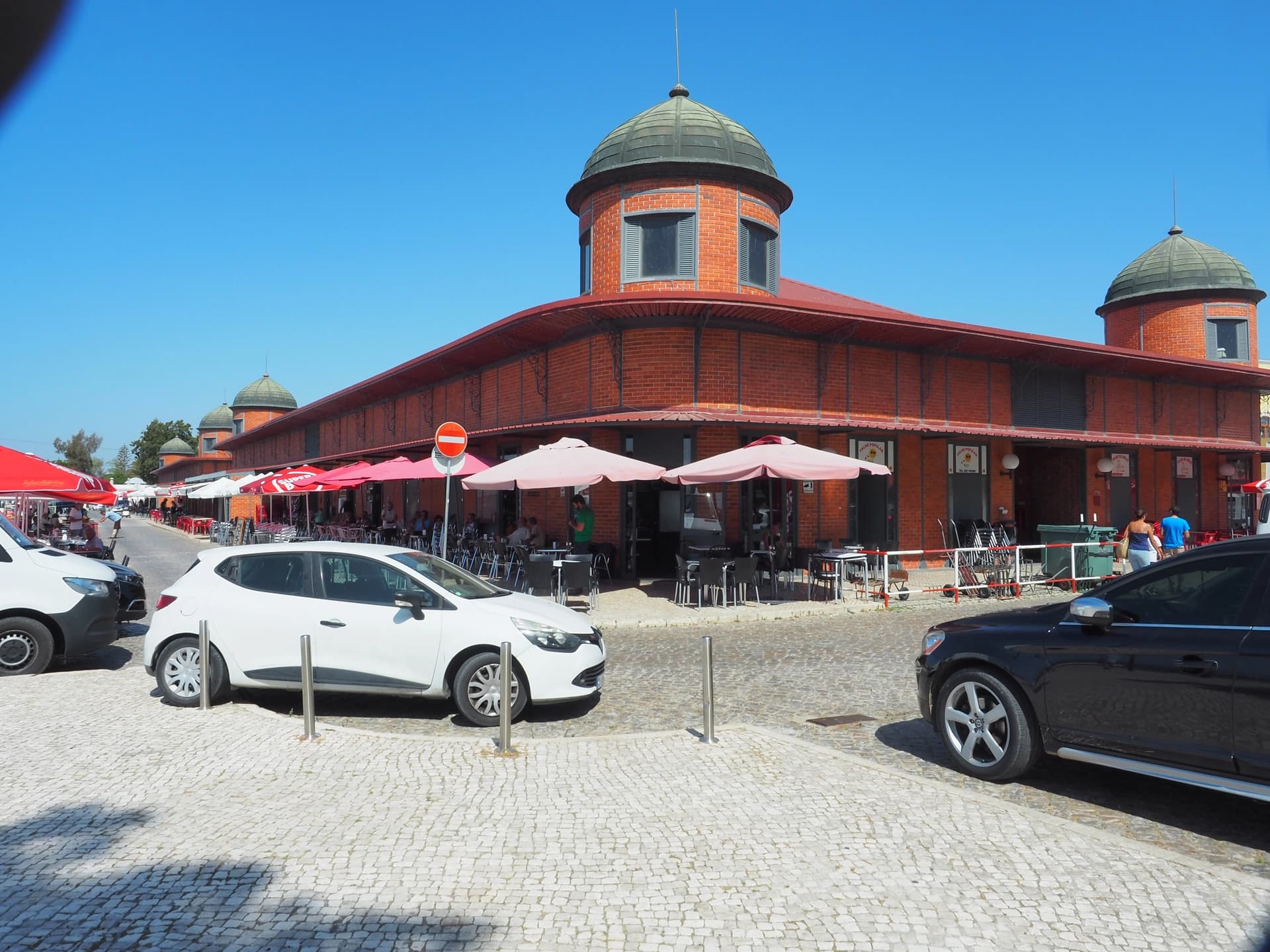 Le marché des halles d’Olhão (8 km de Faro)