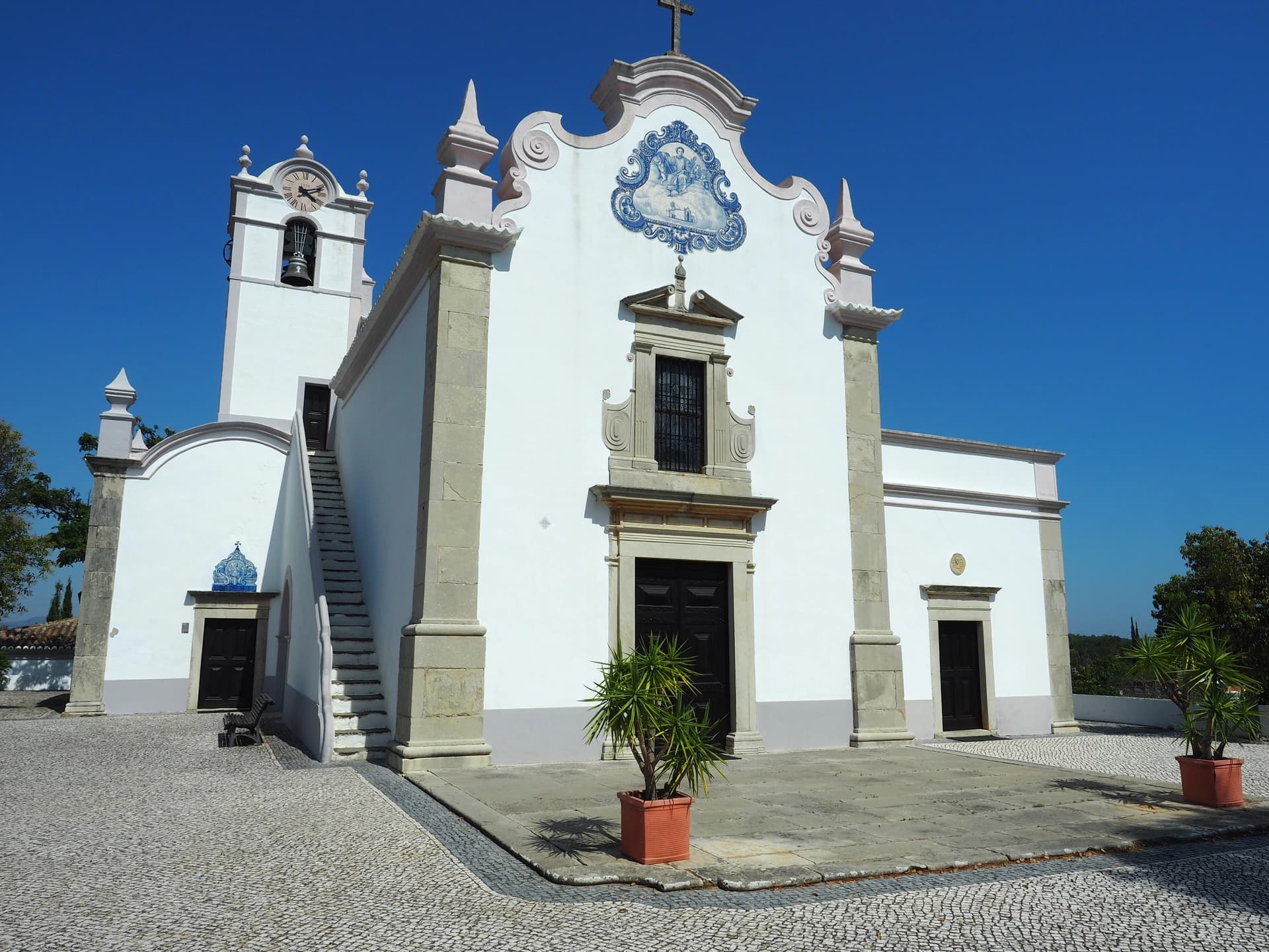 L'église São Lourenço intégralement tapissée d'azulejos datés de 1730 (ville d'Almancil)