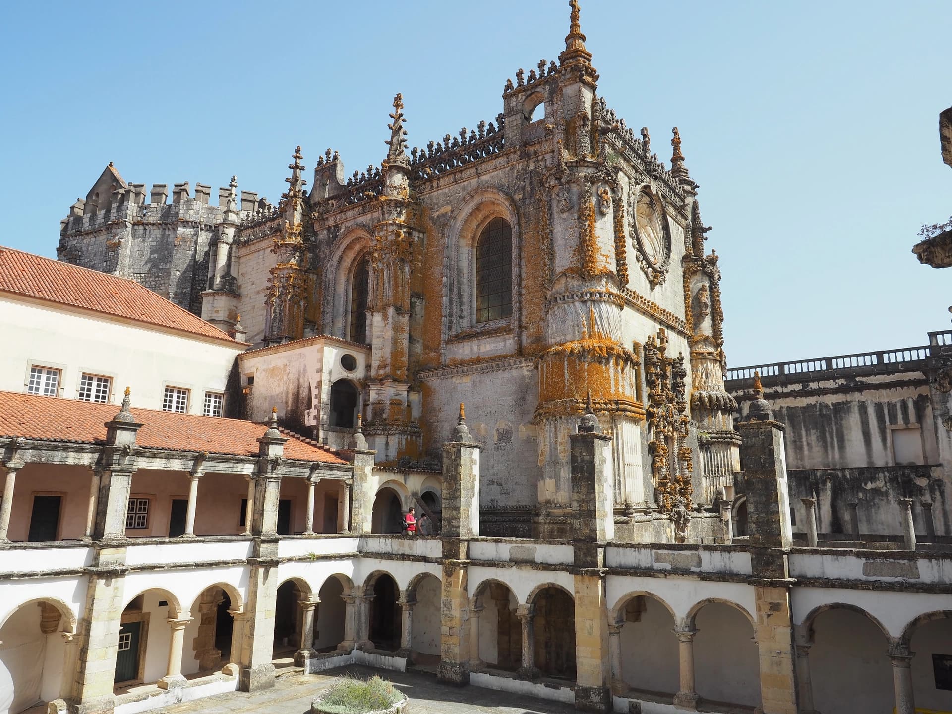 Cour du chateau des Templiers (Convento de Cristo)