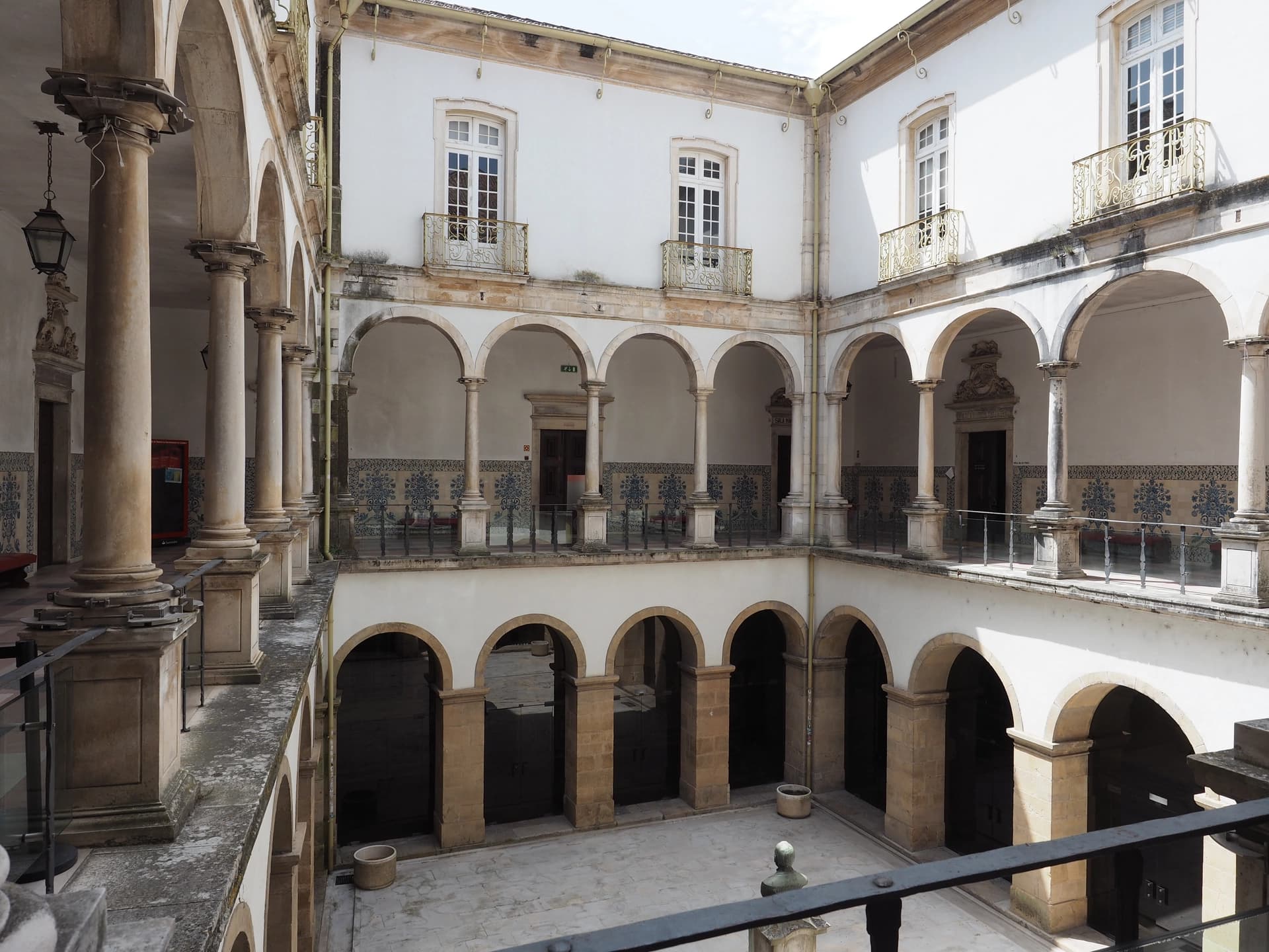 Cour de l'université historique de Coimbra