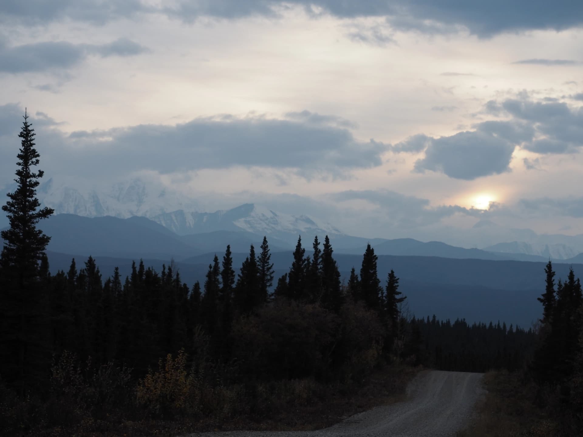 Bivouac near the pipeline (in the back) and very beautiful view (in front) of the mountain range with snow-capped peaks (including 3 between 3639 m and 4216m). Animal calls at night: owl and can -be coyotes?