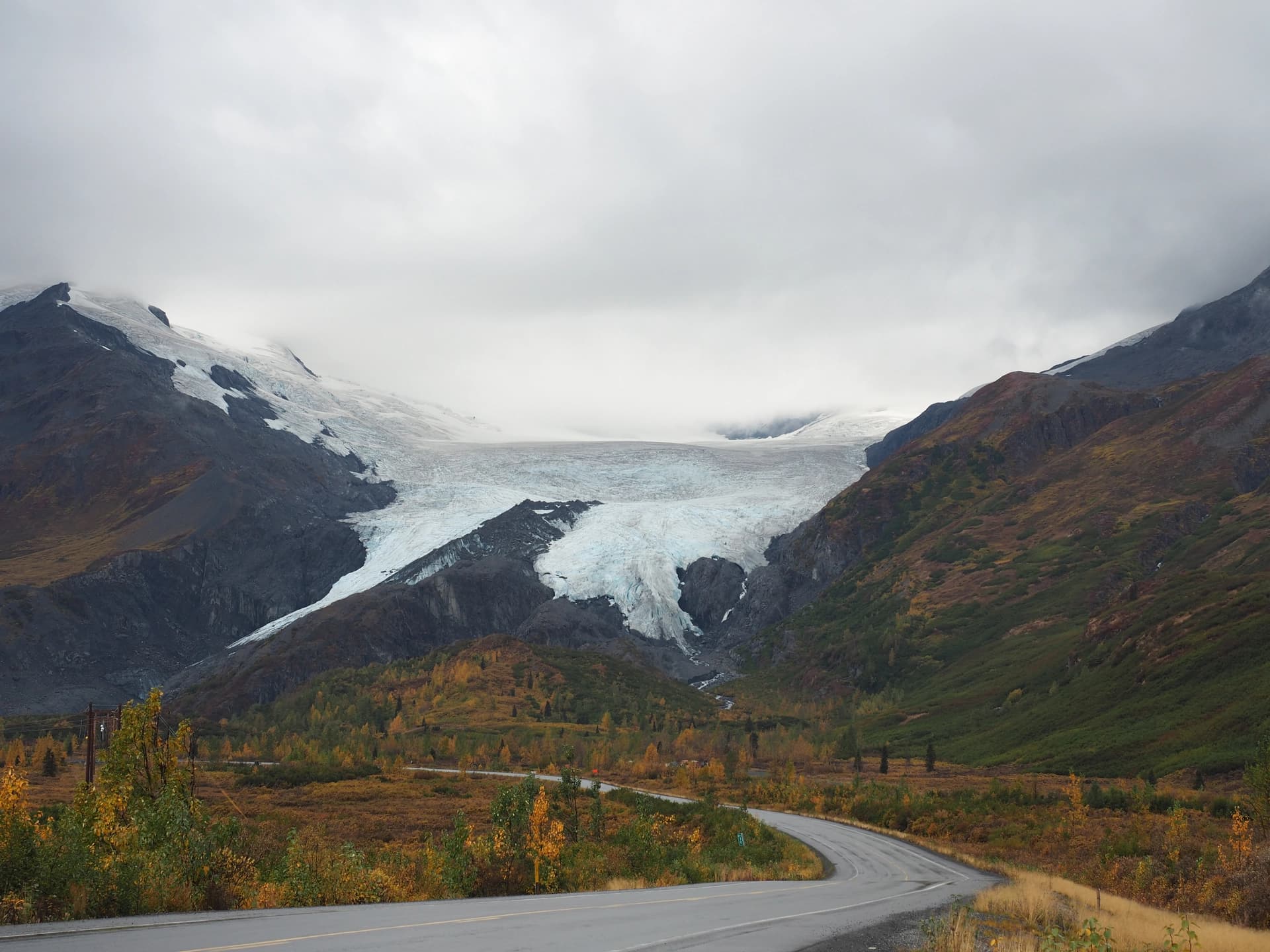 Worthington Glacier (Richardson Highway, mile 29), walk on moraine crest for 1:30 round trip