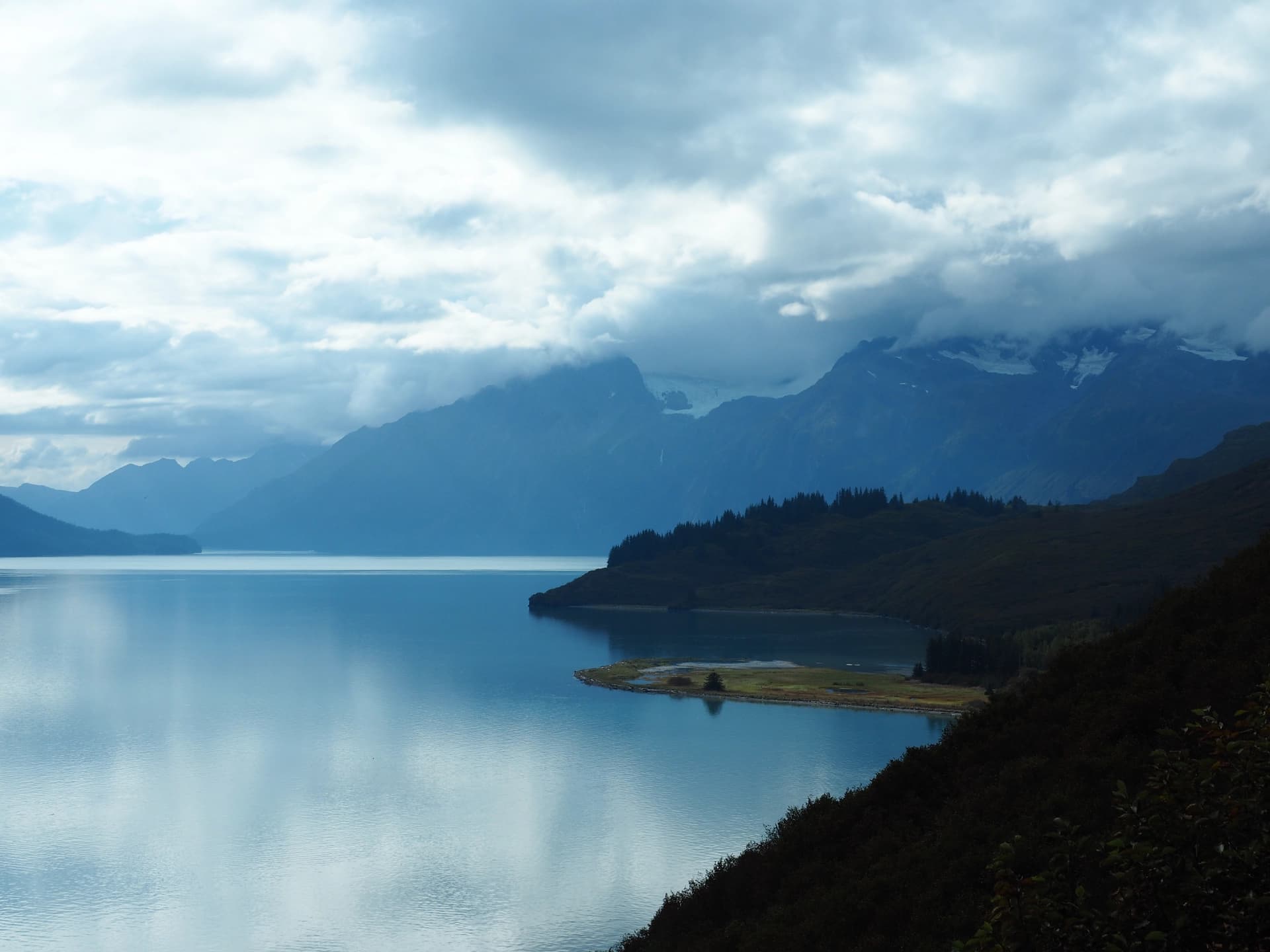 Valdez Bay - Shoup Bay trail, 2 hour walk to 500m before Gold Creek Bridge.