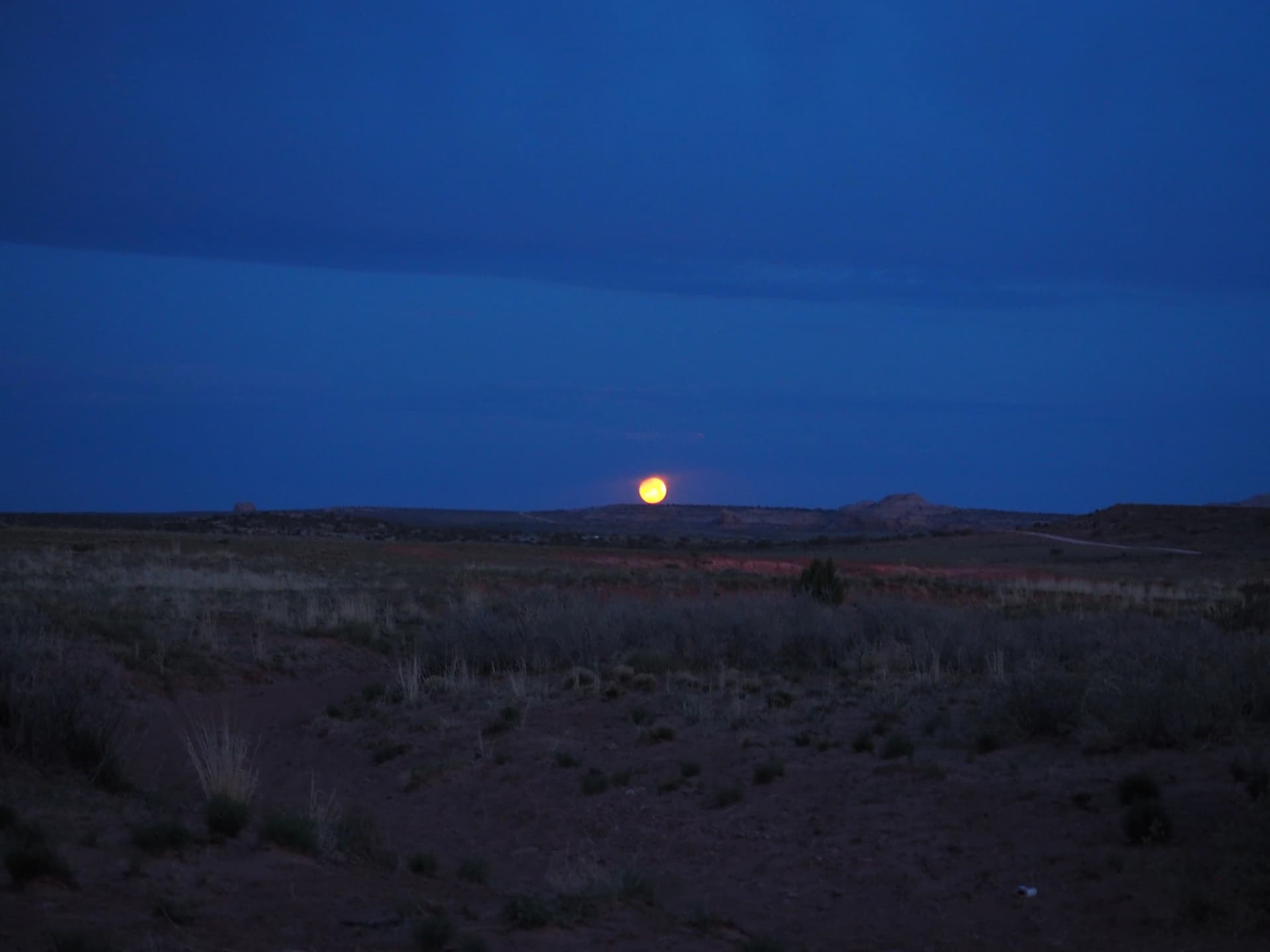 Moonset - Coucher de lune en fin de nuit